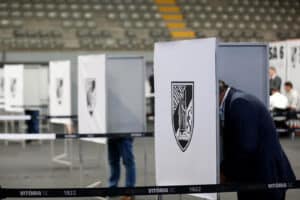 Eleições Vitória SC. Mesa da AG valida as três listas, mas não descarta dúvidas