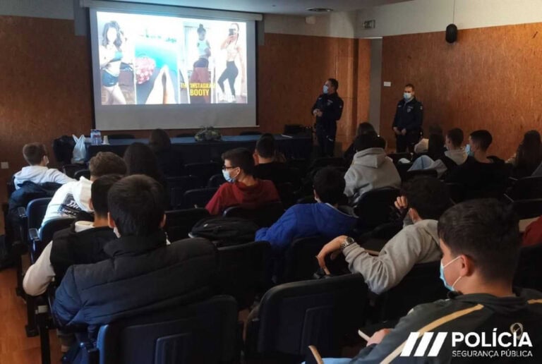 PSP de Braga alerta jovens para os perigos da internet