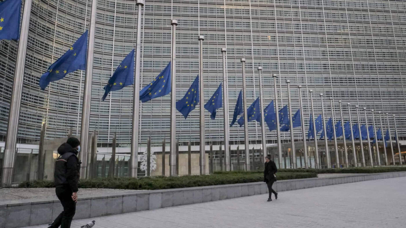 Bruxelas atualiza hoje projeções com economia e inflação a crescerem