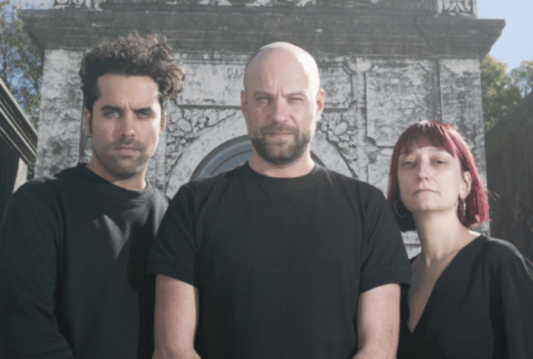 'Vamos todos morrer ao vivo' salta do estúdio para o palco do Theatro Circo