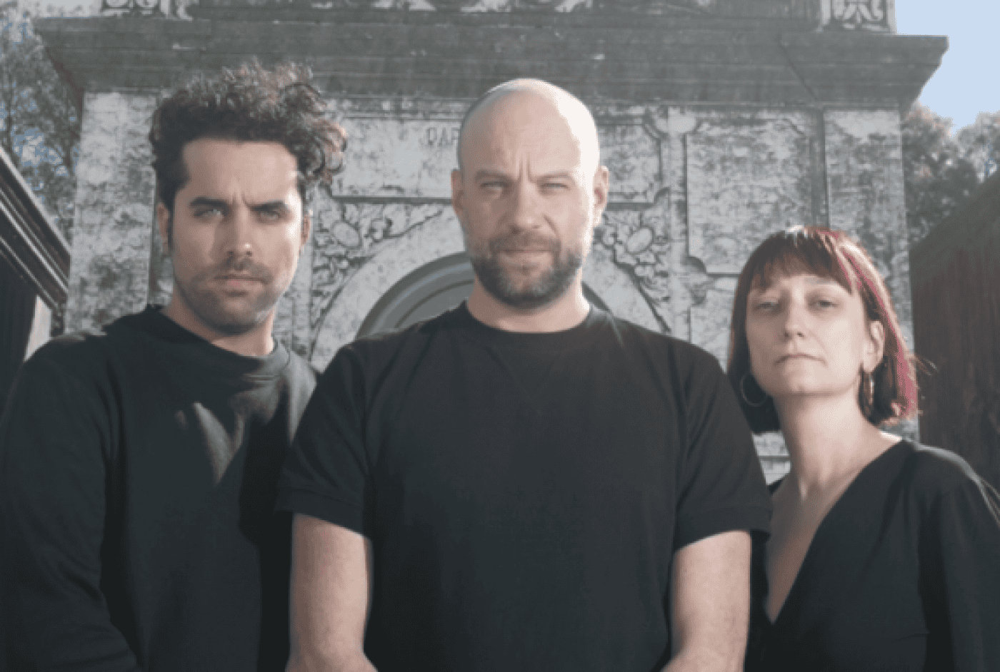 'Vamos todos morrer ao vivo' salta do estúdio para o palco do Theatro Circo