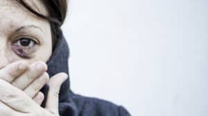 Mais de metade dos universitários já sofreu violência no namoro