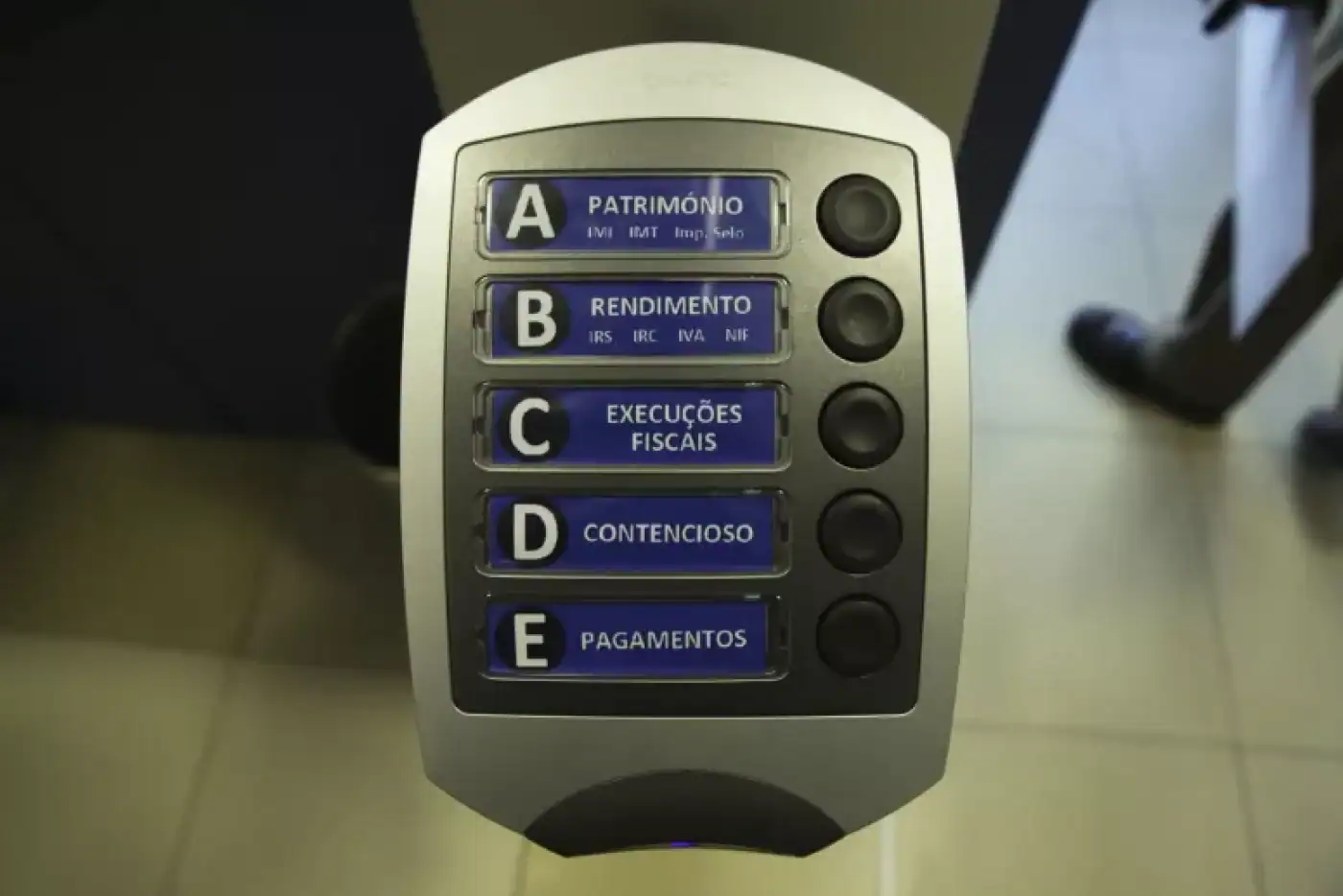 Número de funcionários públicos sobe 2% em 2021 e atinge valor mais alto da década