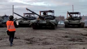 Rússia anuncia que continua a retirada militar na península da Crimeia&nbsp;