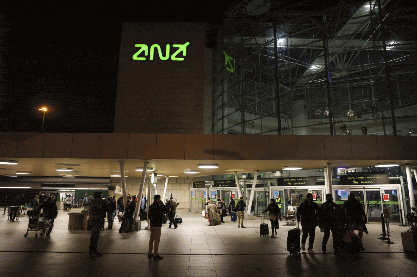 Passageiros nos aeroportos sobem 39,3% em 2021, mas para menos de metade de 2019