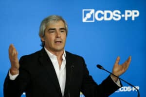 Melo diz que "não há espaço para zangas" e primeiro obstáculo é financeiro