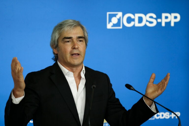 Melo diz que "não há espaço para zangas" e primeiro obstáculo é financeiro