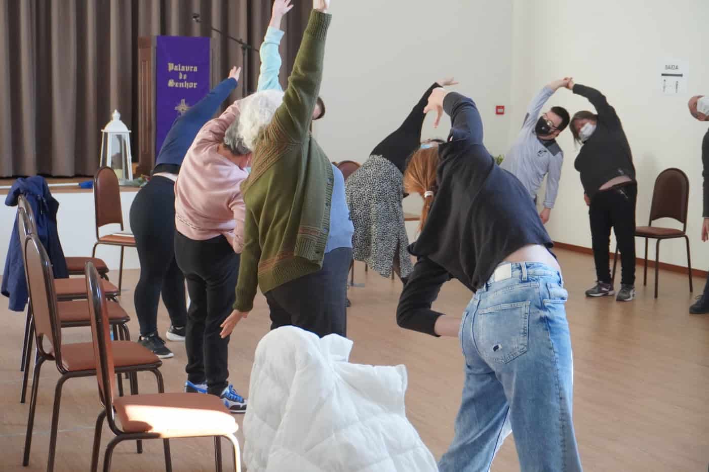 Projeto 'Fazer Presente' aproxima estudantes de teatro à população sénior de Guimarães