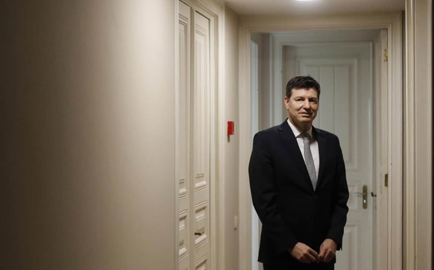 "Foi um erro adjudicar 70% de obras públicas a espanhóis"