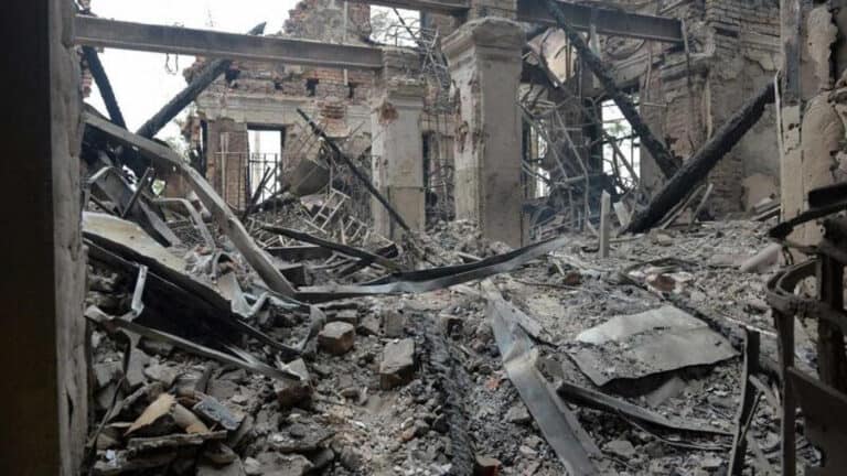Centro de Kharkiv alvo de novo bombardeamento russo