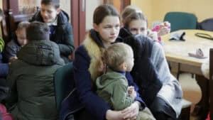 Conflito na Ucrânia provocou mais de meio milhão de crianças refugiadas numa semana&nbsp;