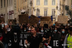 Quase 1.500 estudantes saíram às ruas para lutar pelo futuro do ensino superior