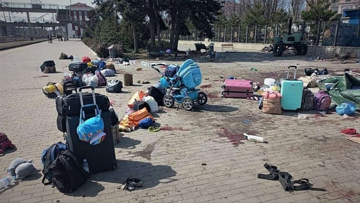 Mais de 30 mortos e 100 feridos em ataque contra estação de comboios no leste do país