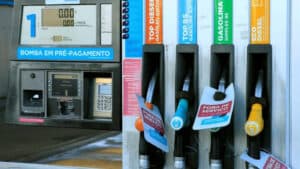 Gasóleo desce 7 cêntimos e gasolina 5 cêntimos esta segunda-feira&nbsp;