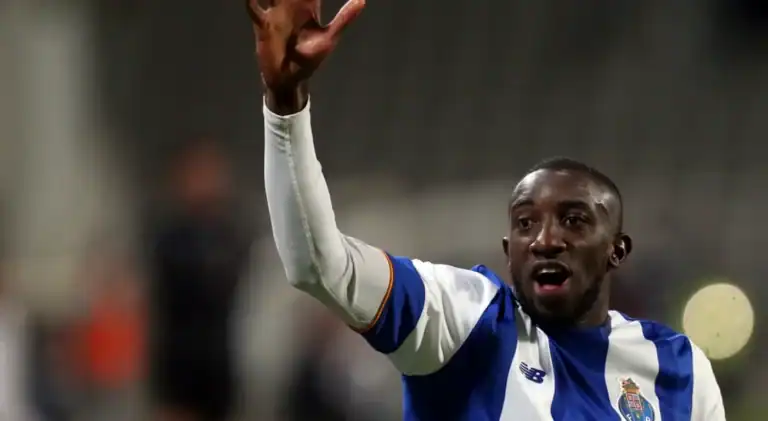 Vitória SC vê confirmada anulação de jogo à porta fechada no 'caso Marega'