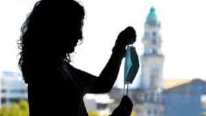 Fim do uso obrigatório de máscaras entra em vigor esta sexta-feira&nbsp;