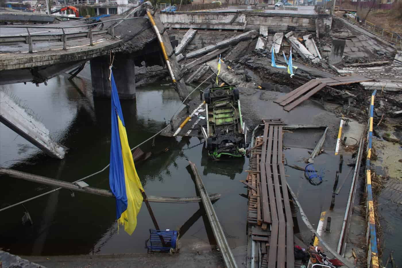 Ucranianos procuram regressar a casa; Irpin tenta 'acordar' após invasão russa