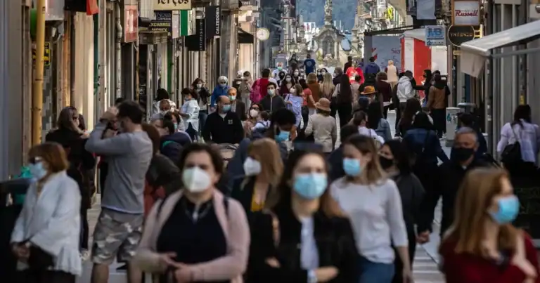 Apesar do uso de máscara não ser obrigatório, há quem prefira prevenir-se