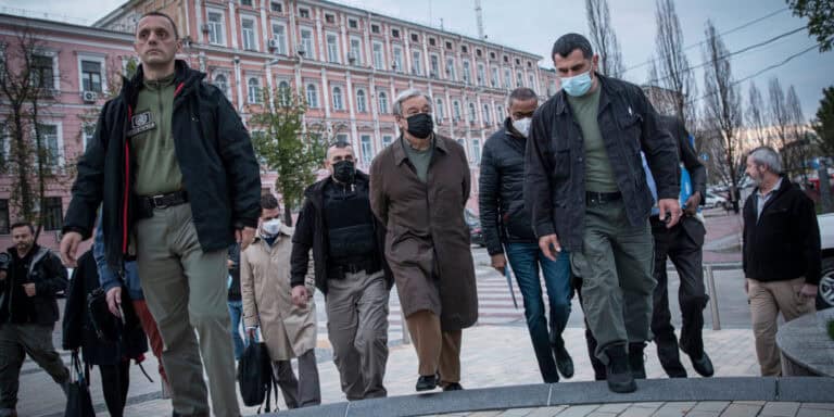 "A guerra é um absurdo no século XXI"