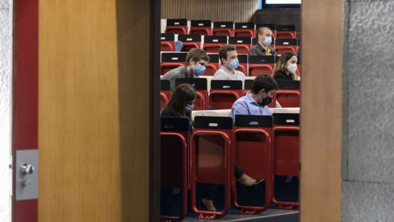 Ensino Superior com máximo de inscritos no final do 1.º semestre