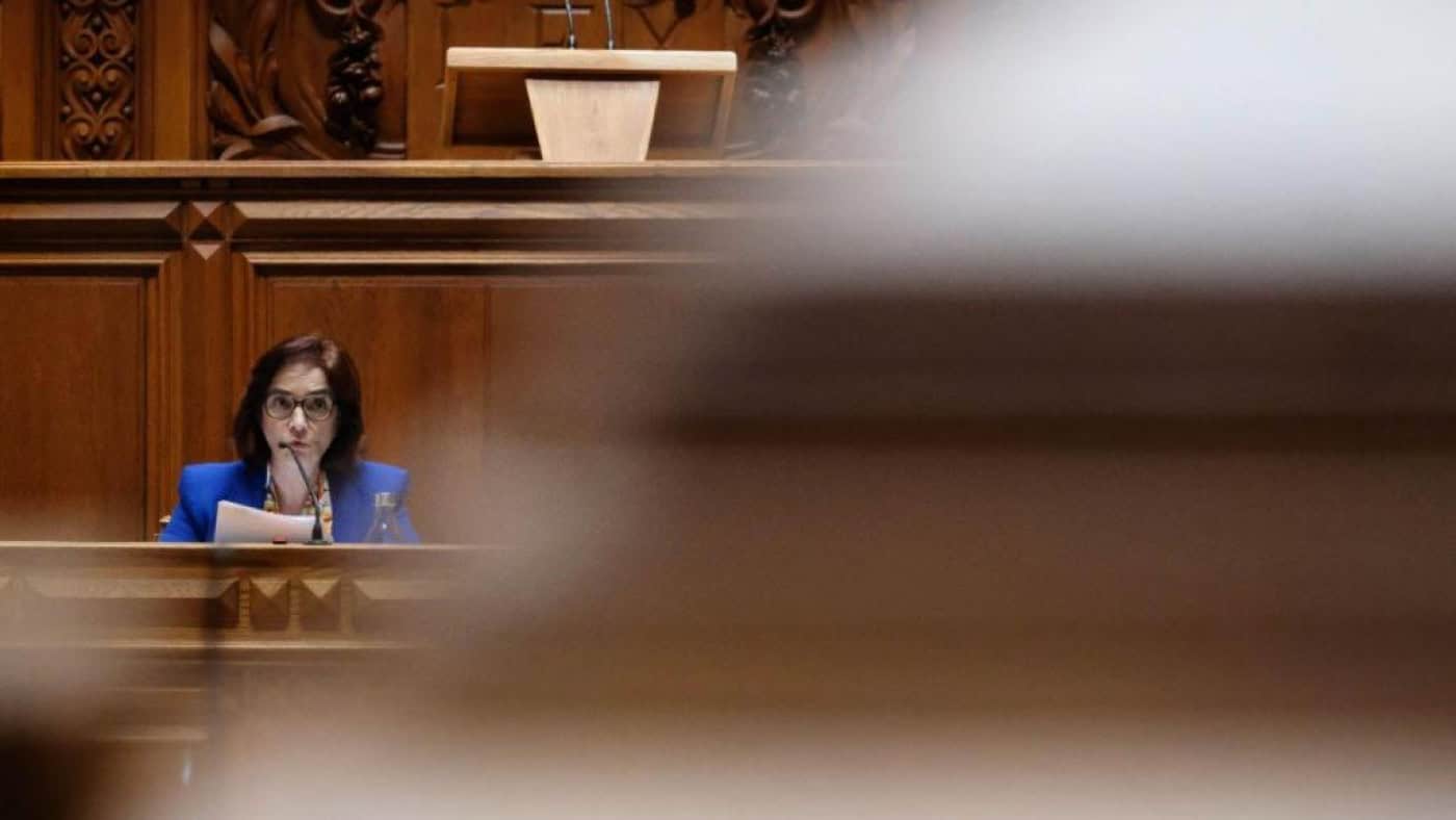 Ministra promete rever modelo de financiamento do ensino superior