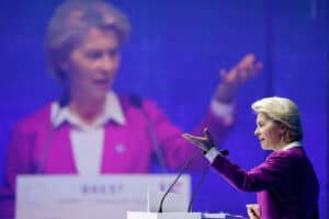 Comissão Europeia quer apresentar em junho parecer sobre eventual adesão de Kiev à UE&nbsp;