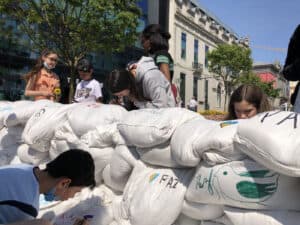 Braga celebra Dia da Europa com trincheira de apelo à paz na Ucrânia