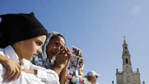 Emoção da Procissão do Adeus volta ao Santuário de Fátima no 13 de maio