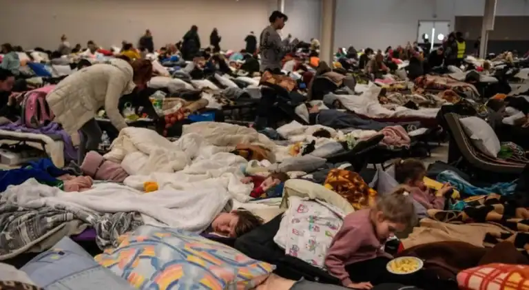 Guerra impulsiona recorde de deslocados para 100 milhões de pessoas