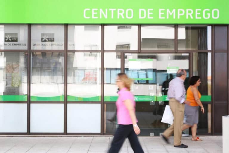 Desemprego recua 3,6% em abril face a março e 25,8% em termos homólogo&nbsp;