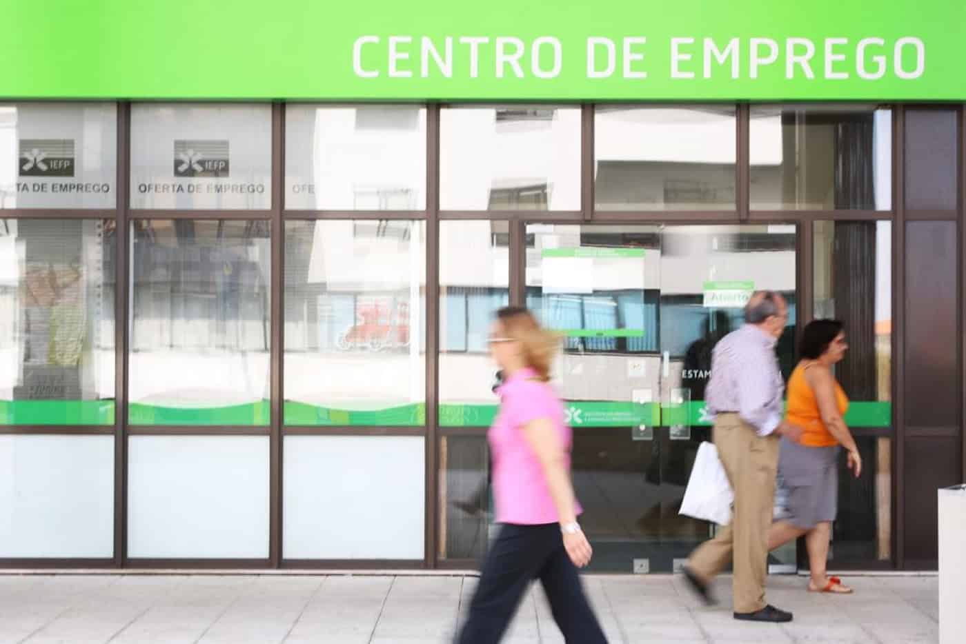 Desemprego recua 3,6% em abril face a março e 25,8% em termos homólogo