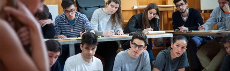 Aprovado congelamento do valor das propinas para o próximo ano letivo