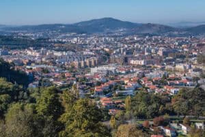 Praça do Município. Falta uma voz reivindicativa em prol da região junto do Governo