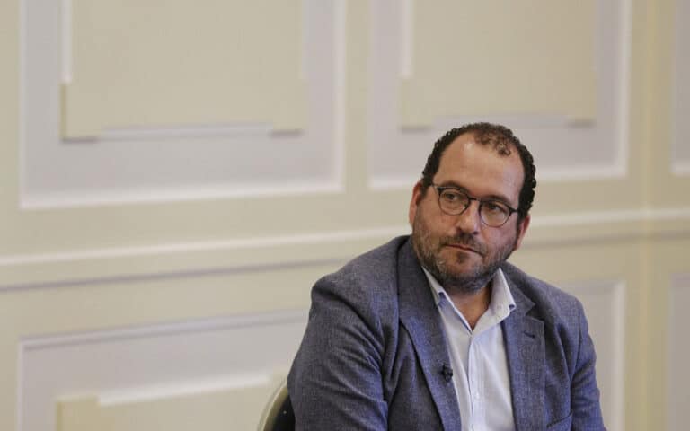 Ano letivo vai acabar com sete mil alunos sem, pelo menos, um professor&nbsp;