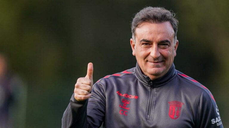 Carreira de Carvalhal prossegue nos Emirados Árabes Unidos