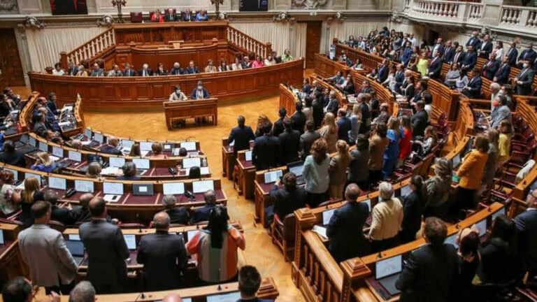 Parlamento português aprova suspensão do grupo de amizade com a Rússia