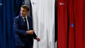 Por menos de uma décima. Macron vence primeira volta, com Esquerda logo atrás&nbsp;