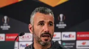 Gil Vicente. Ivo Vieira para o lugar de Ricardo Soares