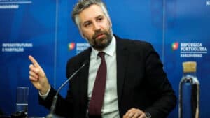 Pedro Nuno Santos mantém-se em funções mas admite "erros de comunicação"&nbsp;