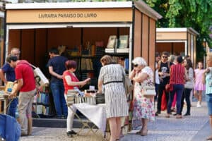 Entusiasmo no regresso da Feira do Livro de Braga ao centro