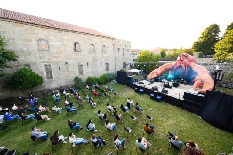 Bizarra Locomotiva, Angélica Salvi e Bons Rapazes no L'Agosto 2022