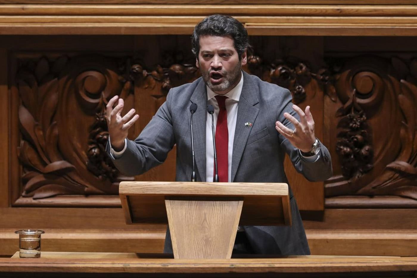 Parlamento debate e vota moção de censura do Chega