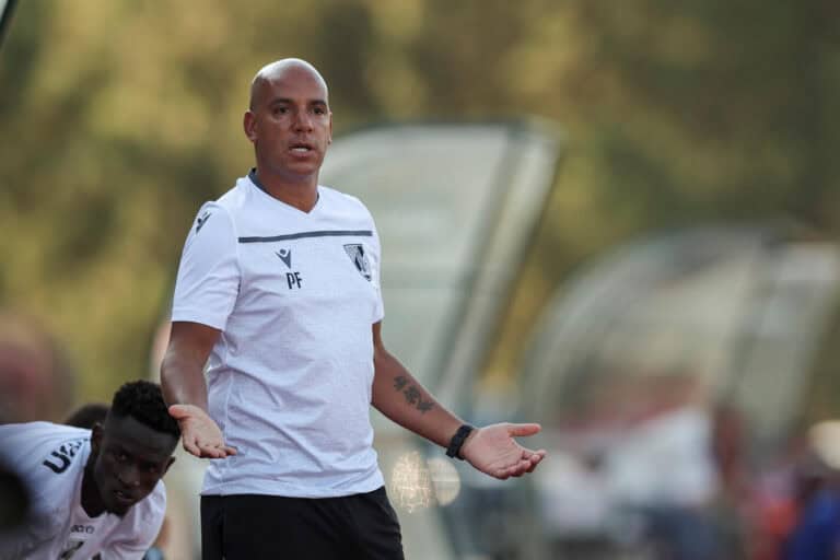 Vitória SC esclarece saída de Pepa em conferência de imprensa