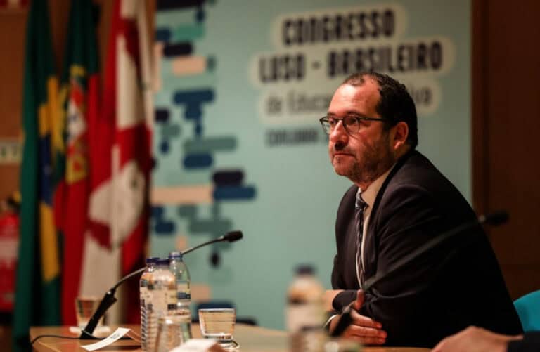 Governo anuncia estágios remunerados e aumento da procura nos mestrados em ensino