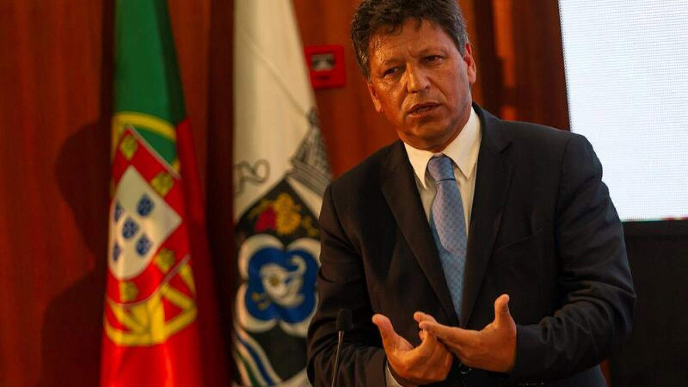 Caso das golas antifumo: ex-secretário de Estado acusado por crimes de fraude