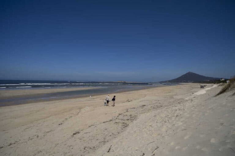 Praia de Moledo interdita a banhos devido à qualidade da água