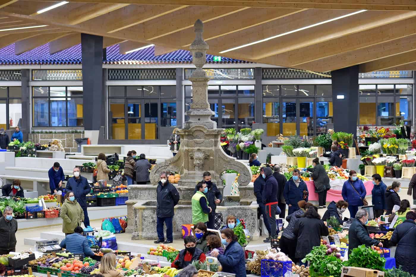 Regulamento alterado do mercado mantém obrigatoriedade de presença diária nas bancas