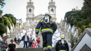 Prova 'Escadórios da Humanidade' desafia bombeiros para prova de resistência