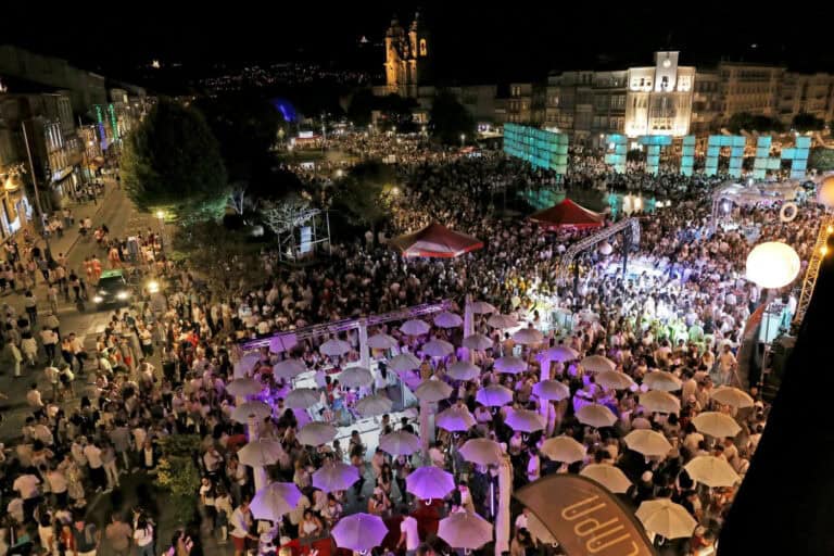 Noite Branca. Stands atribuídos em hasta pública em agosto