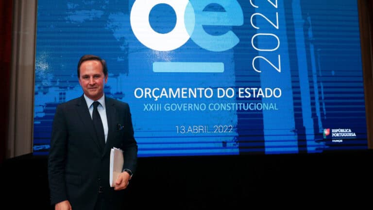 Receita fiscal aumenta 29,7% até junho para 22.980,2 ME